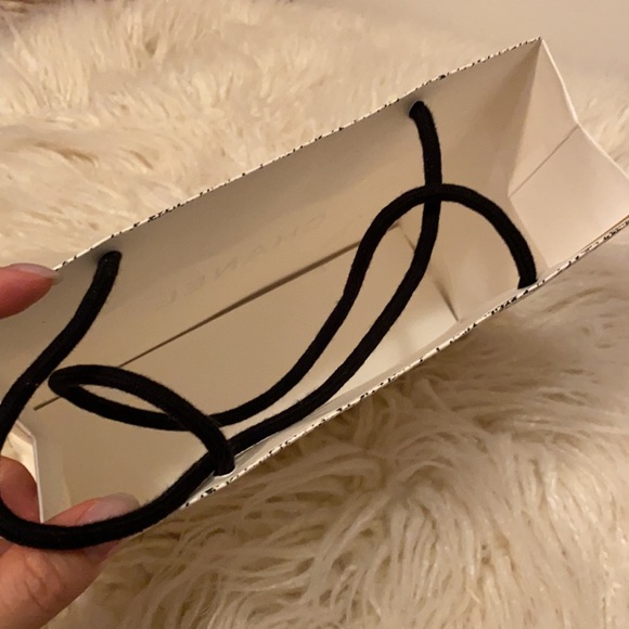 Chanel limited edition small paper shopping bag - Picture 5 of 6
